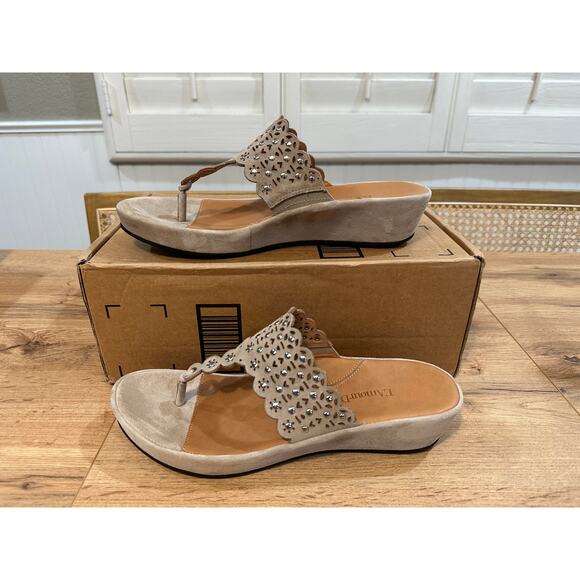 L'Amour Des Pieds Chuxley Women's Wedge Flip Flop Taupe Suede Size 9.5 NWOT - Picture 3 of 13